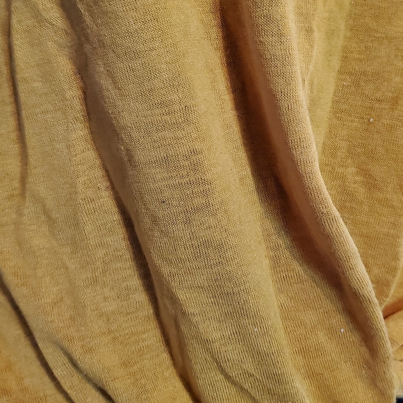 💛 Yellow shirt 💛 - Picture 2 of 3